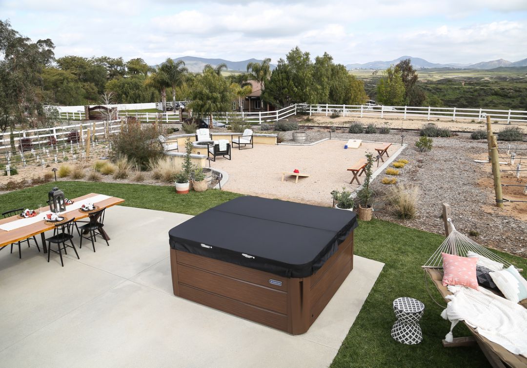 3 Signs You Should Replace Your Hot Tub Cover