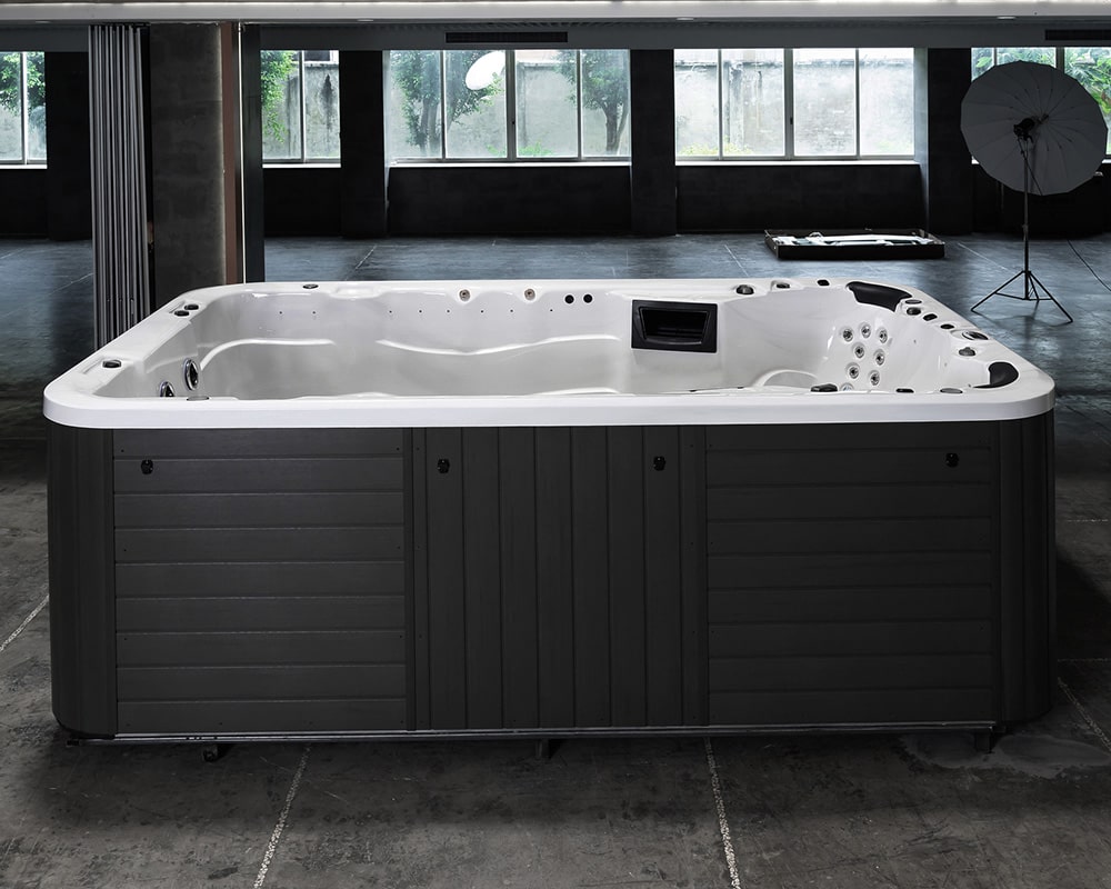 empty Jacuzzi Soul4000 120v hot tub in a room